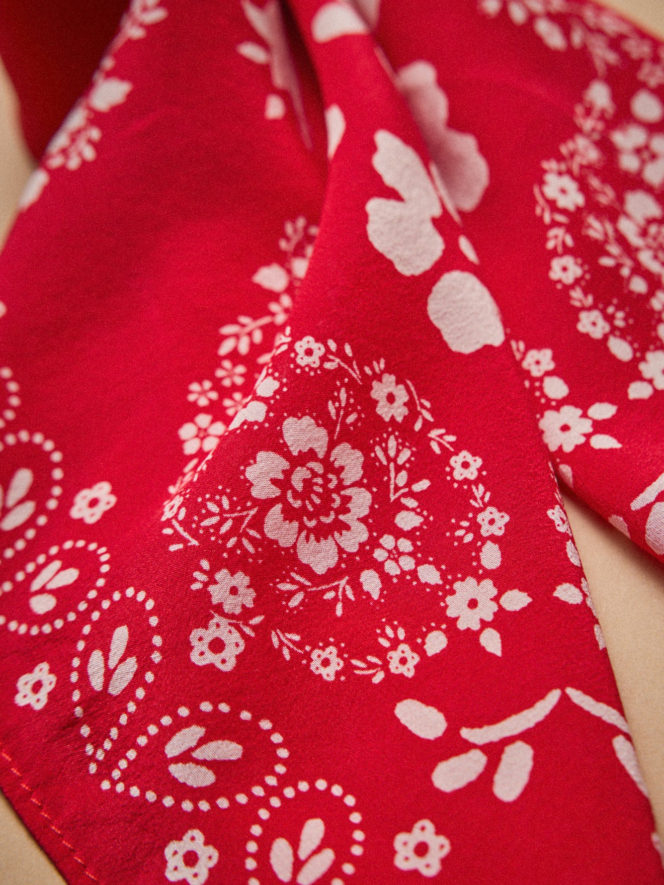 foulard à pois élégant
