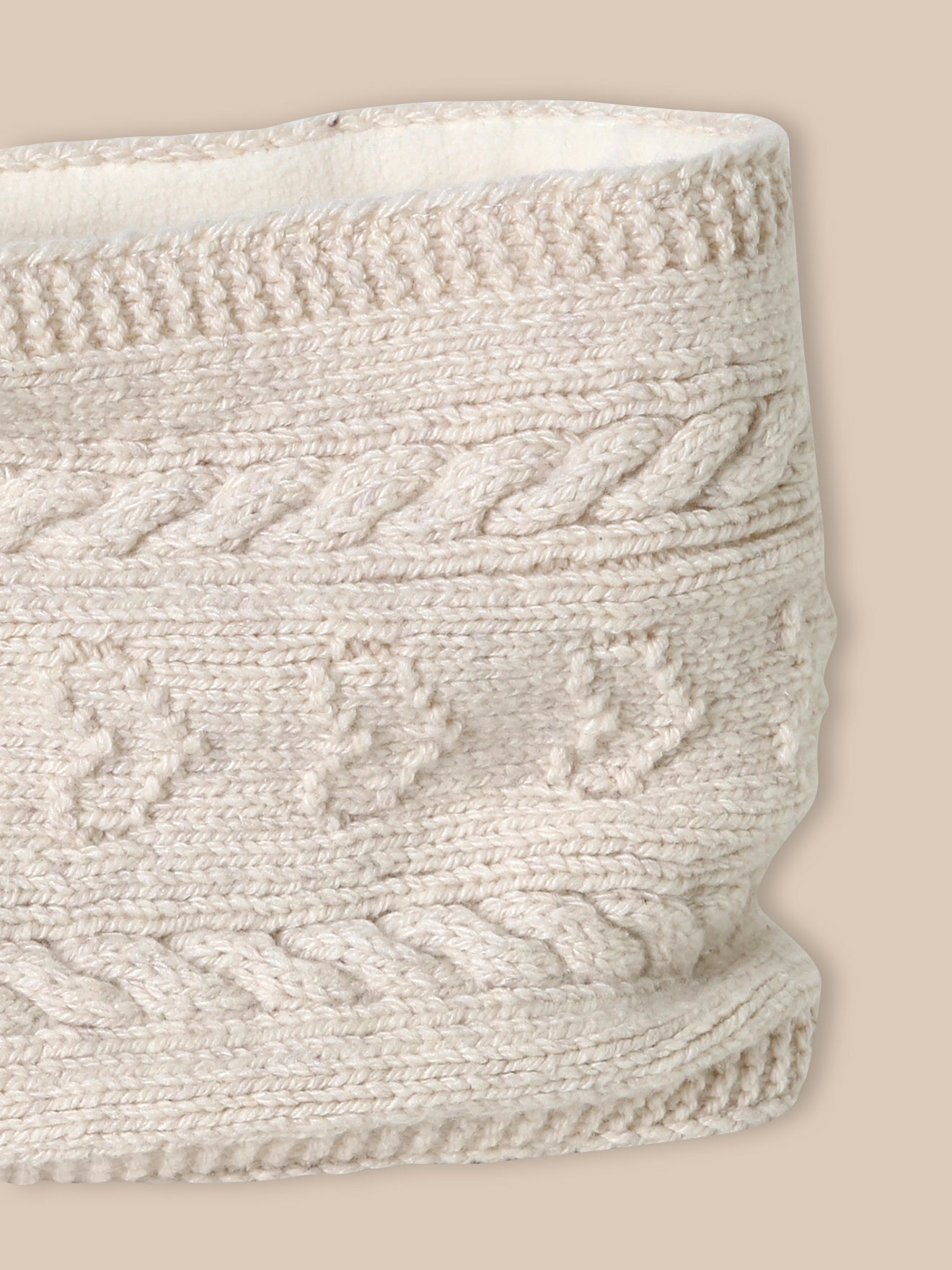 Accessoire hivernal torsadé