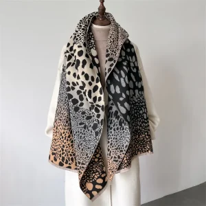 écharpe avec motif léopard