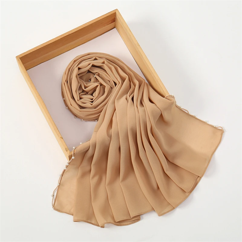 Echarpe Foulard drapée sur les épaules