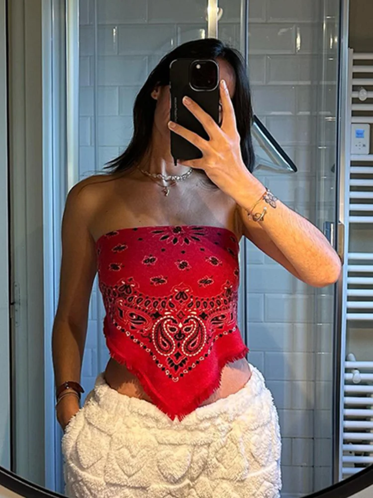 Écharpe bandana portée autour du cou