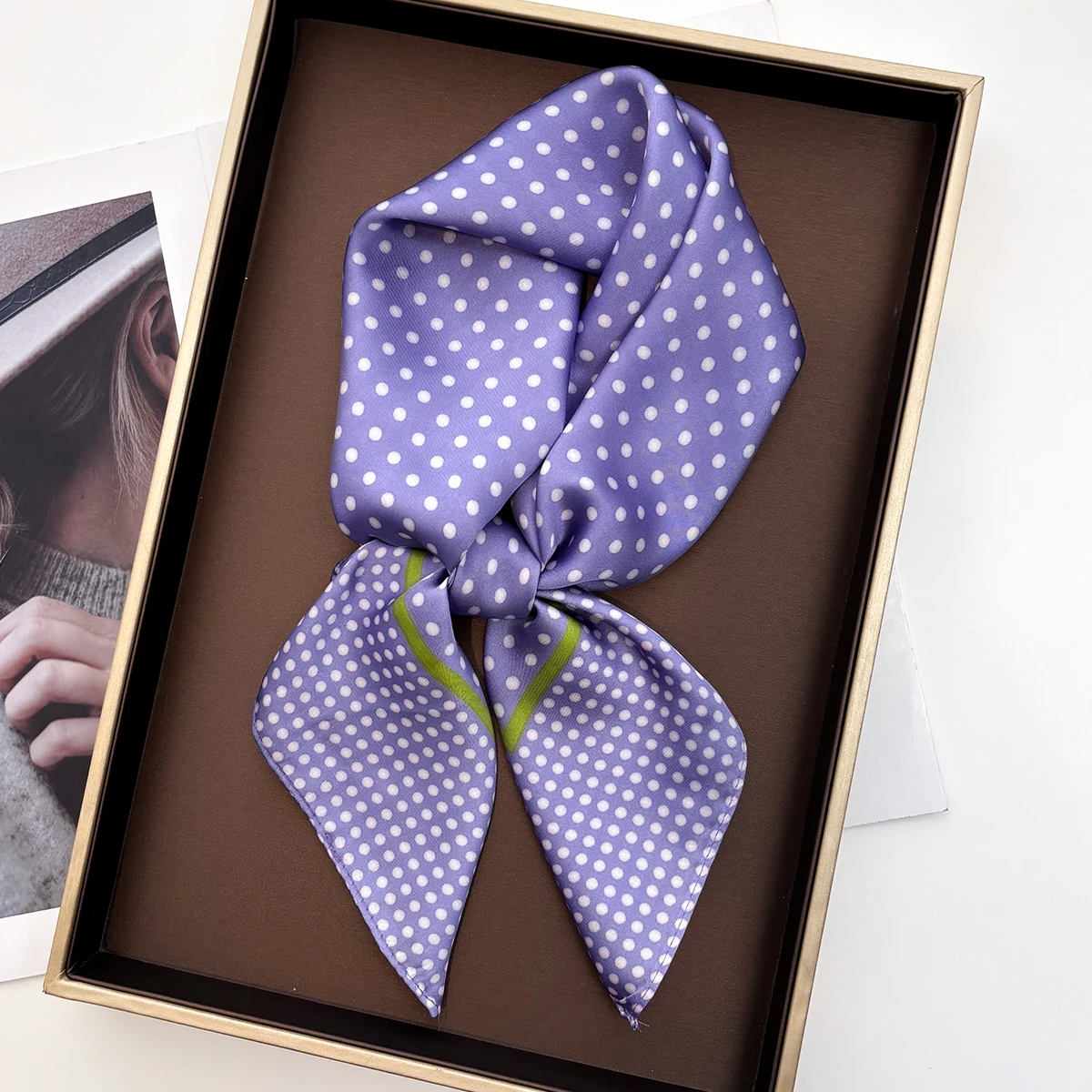 Foulard élégant à pois