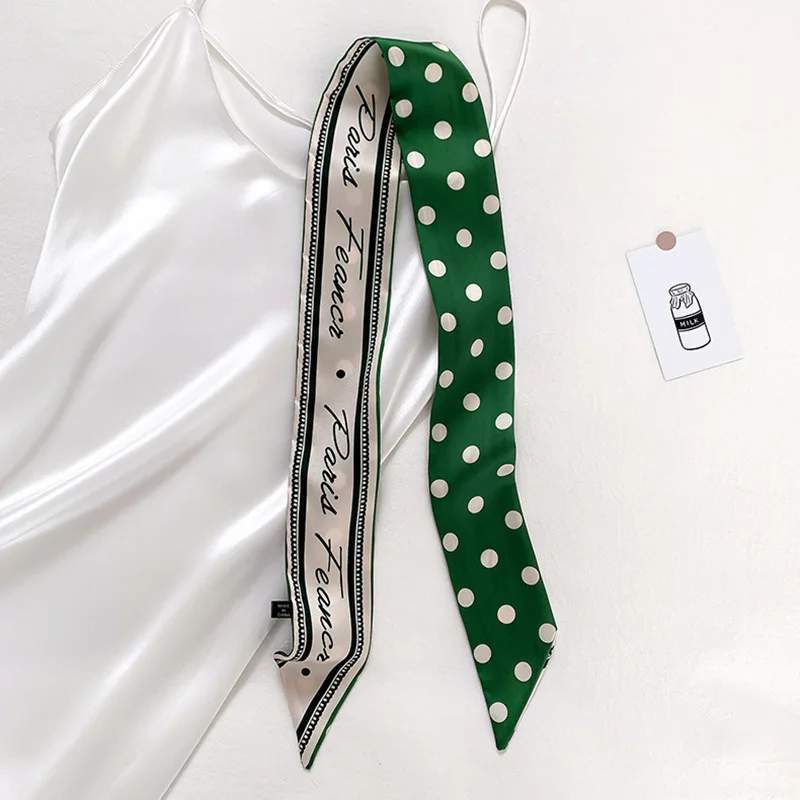 Foulard à pois fluide