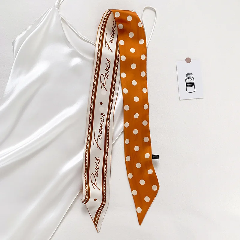 Foulard à pois adaptable