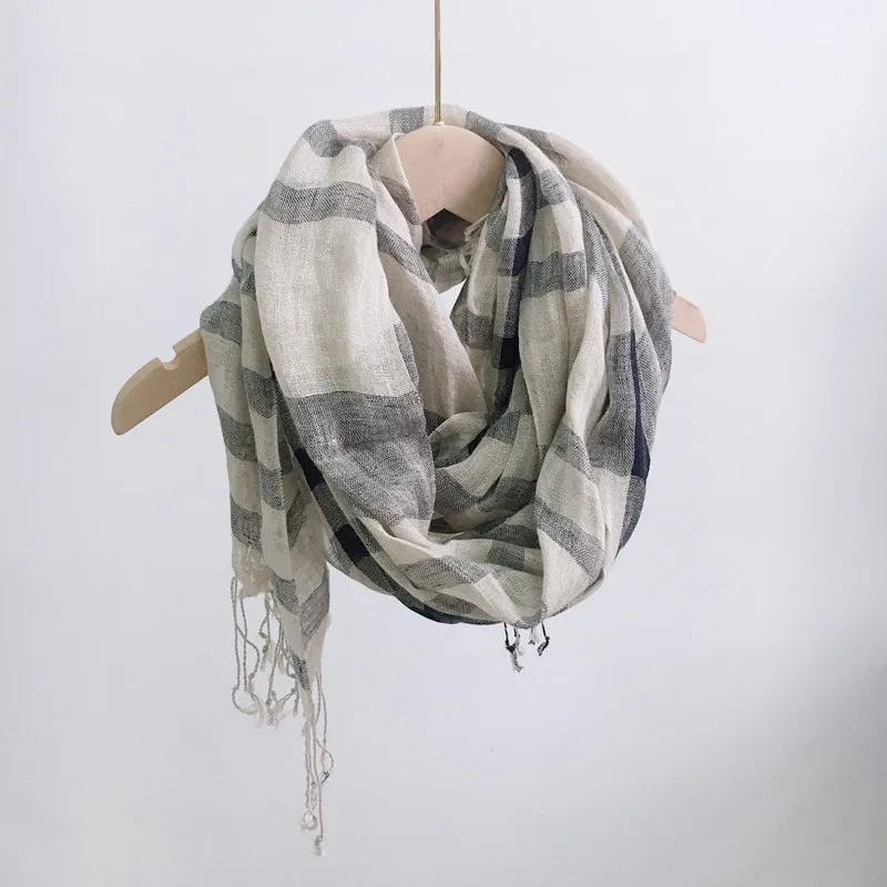 Foulard en lin avec texture naturelle