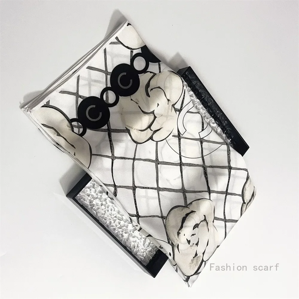 Accessoire mode à carreaux femme