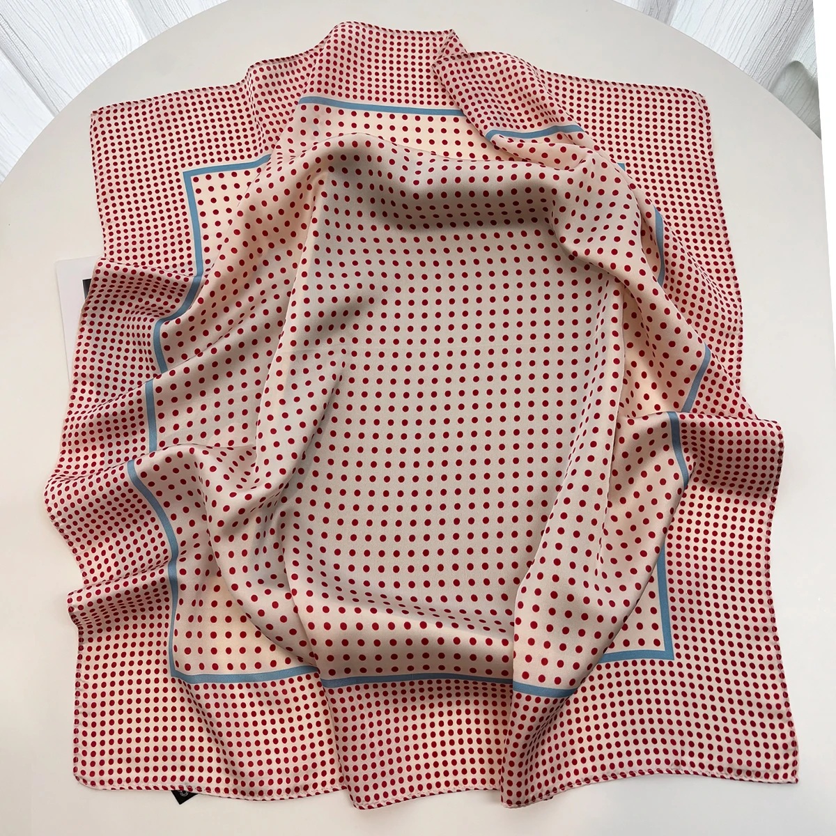 Foulard à pois femme