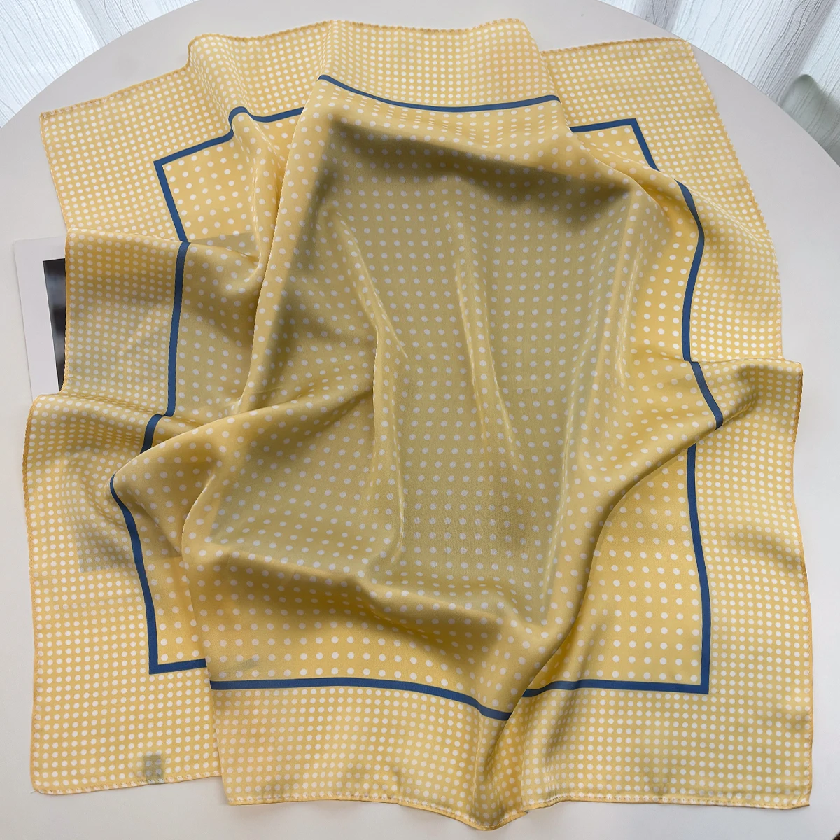 Accessoire mode femme à pois